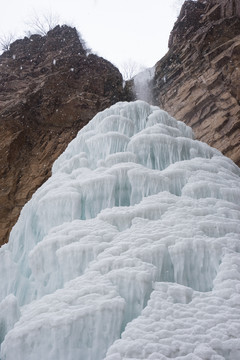 悬崖上的冰瀑