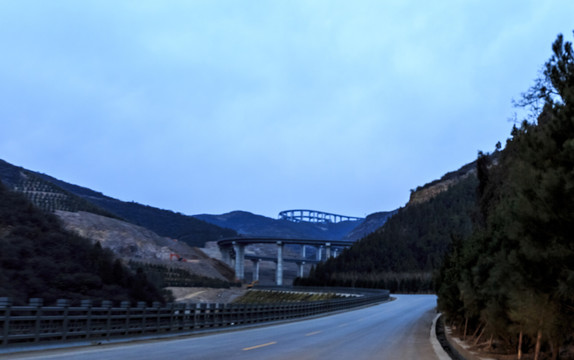 山西太原天龙山旅游公路网红桥