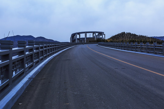 山西太原天龙山旅游公路网红桥