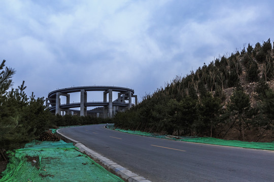 山西太原天龙山旅游公路网红桥