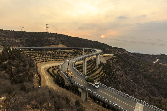 山西太原天龙山旅游公路网红桥