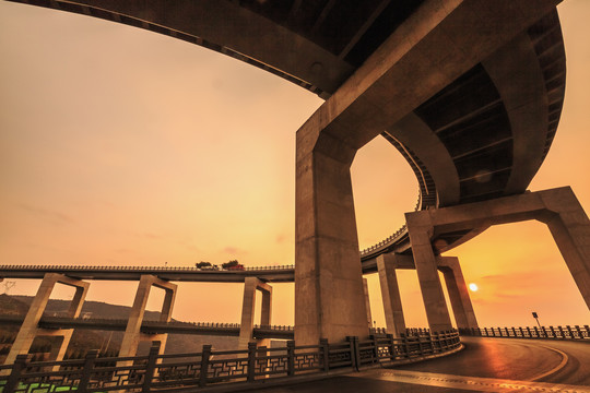 山西太原天龙山旅游公路网红桥