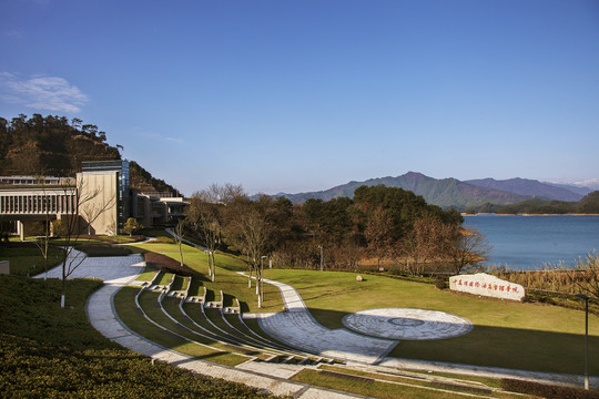 千岛湖边的千岛湖酒店管理学院