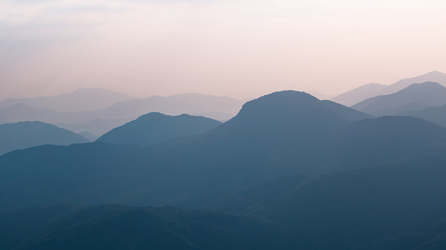 水墨群山