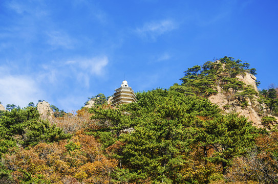 千山香岩寺石塔与仙人台山峰