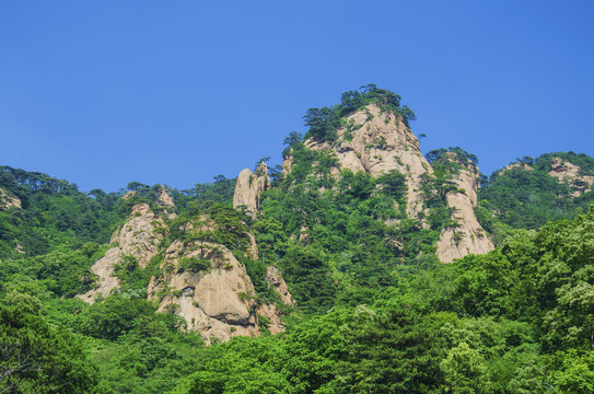 千山仙人台陡峭险峻连绵群山峰