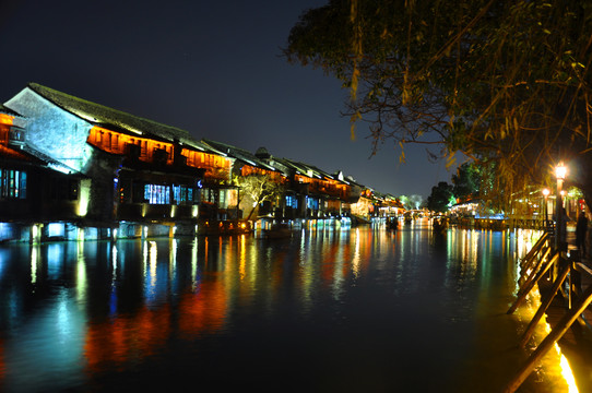 水巷夜景