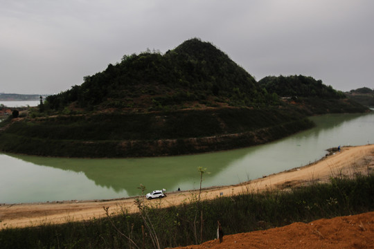 贵安新区月亮湖景区