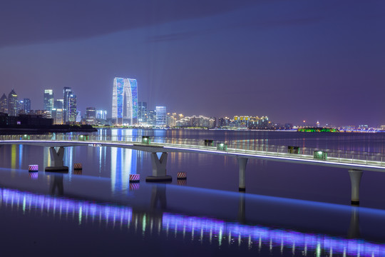 苏州工业园区东方之门夜景