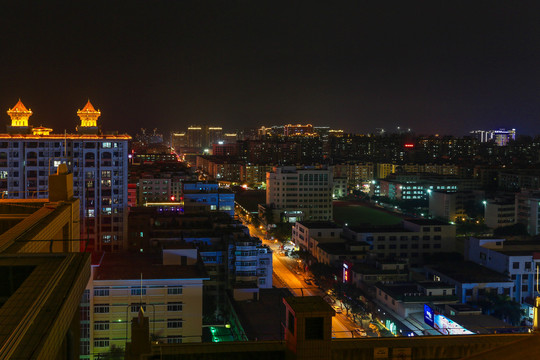 小城市的夜景哪个是属于我的家