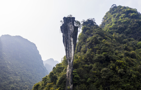 山中奇石