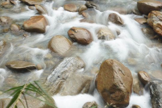 石间流水