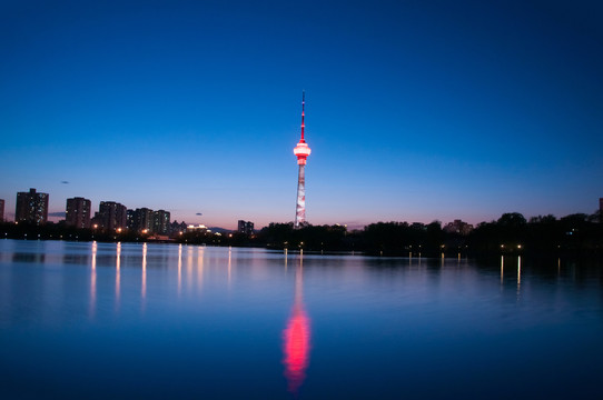 中央广播电视塔夜景