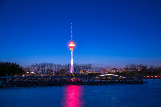 中央广播电视塔夜景