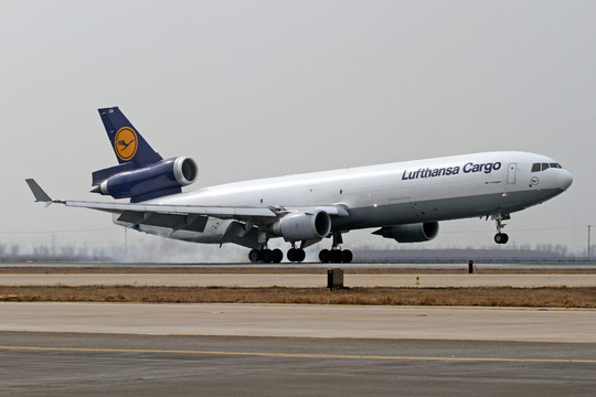 漢莎航空麥道MD11貨機降落