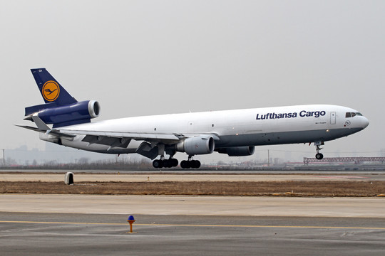 漢莎航空麥道MD11貨機降落