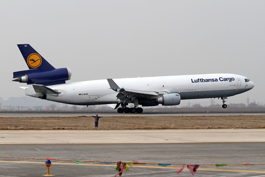漢莎航空麥道MD11貨機降落