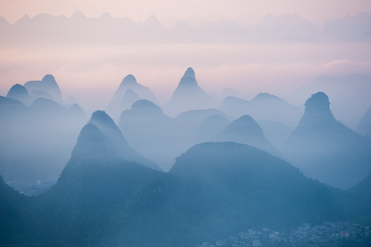 水墨山景