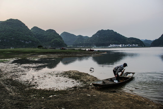 红枫湖渔船