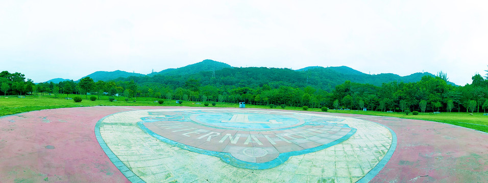 深圳凤凰山公园广场全景