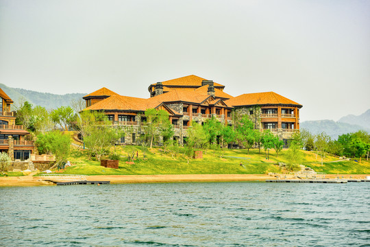湖畔度假酒店别墅