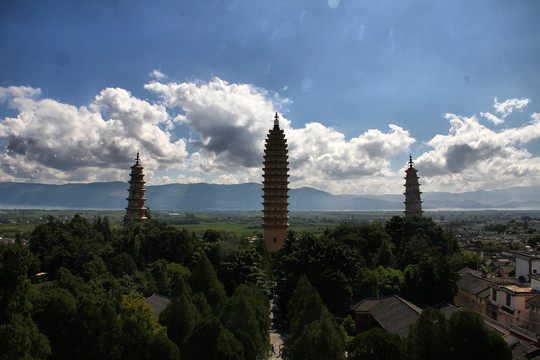 大理旅游崇圣寺三塔