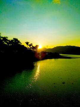 湖畔夕阳