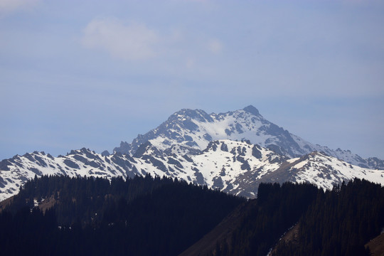 天山雪峰