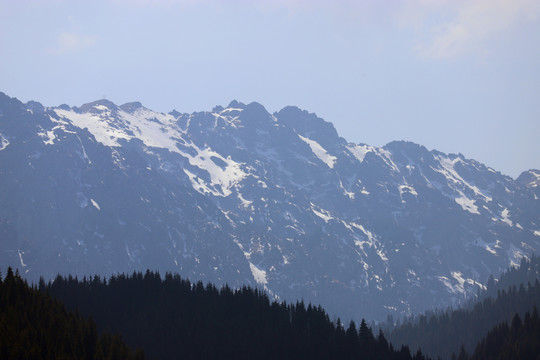 天山雪峰