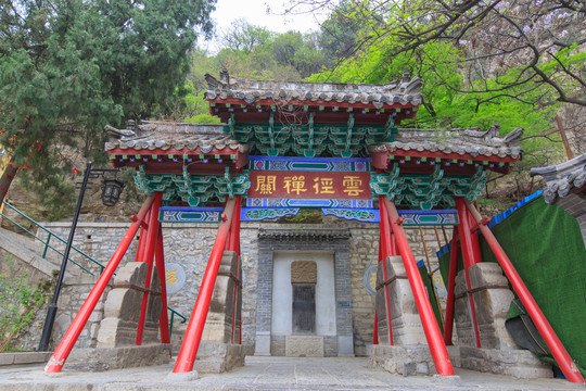 山东济南千佛山兴国禅寺峰回路转