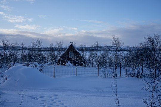 雪地里的小木屋