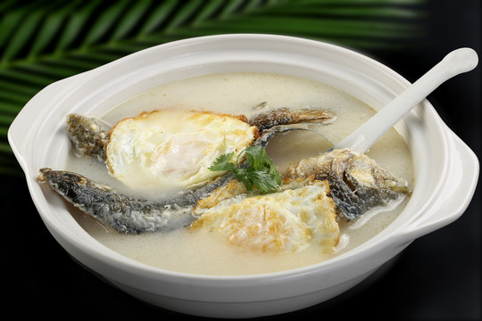 面炕鯽魚燉荷包蛋