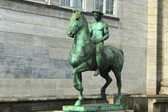 德国汉堡美术馆骑士雕塑