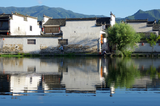 白墙黑瓦村民