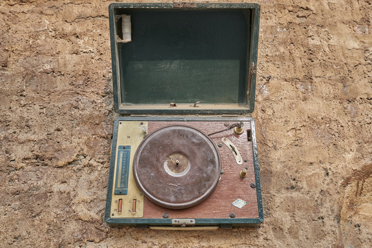 老旧唱片机