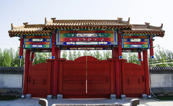 鞍山灵山寺寺门