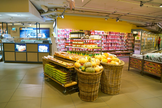 Migros超市水果销售区域
