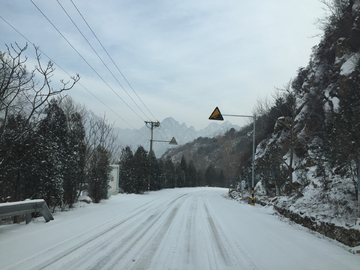 积雪道路