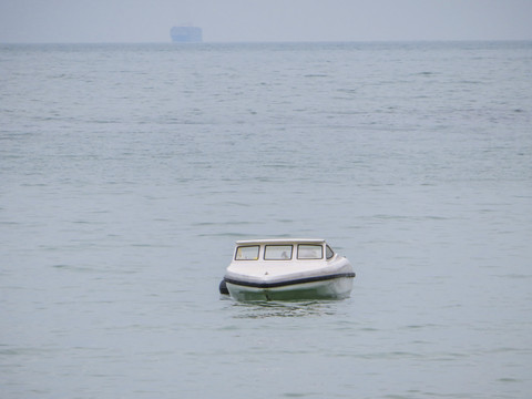 海上小船