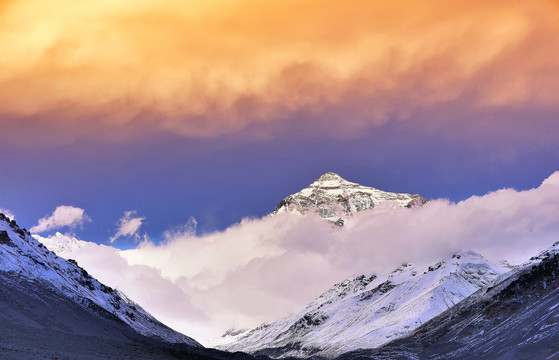 雪山日出