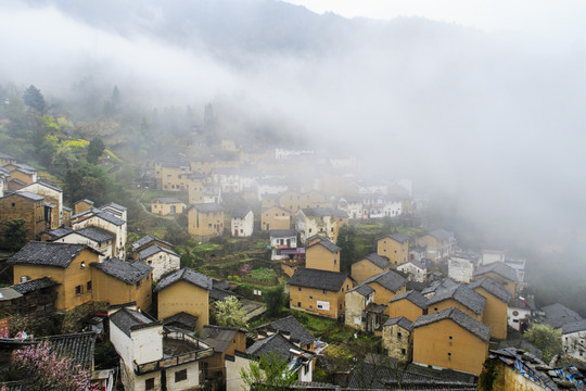 风雨中的阳产土楼4