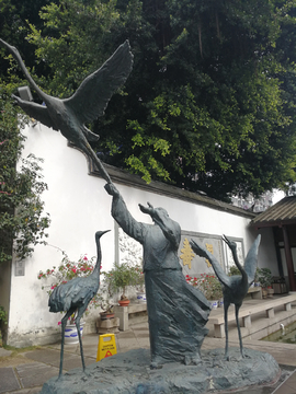 飞鹤雕像
