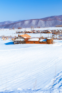 大雪过后宁静的山村