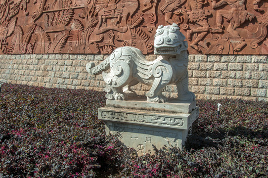 彝族虎崇拜雕塑