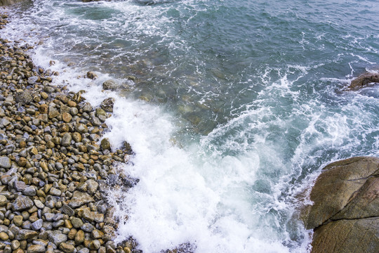 大海礁石浪花