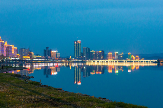 吉林市松花江畔夜景