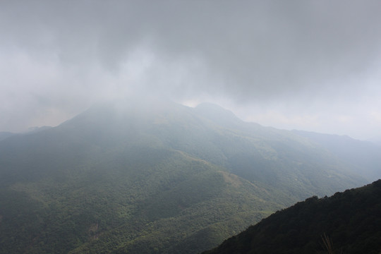 东莞第一峰