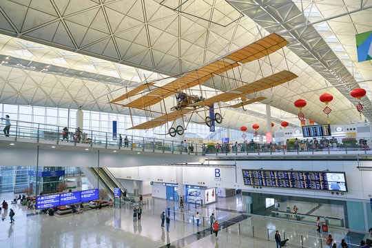 香港国际机场大厅法曼双翼飞机
