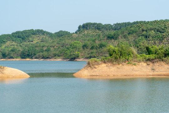 夏天的山林湖泊