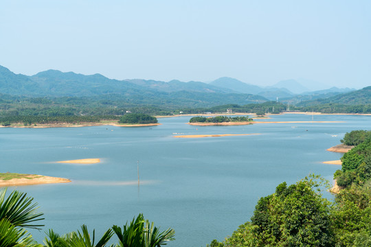 夏天的山林湖泊